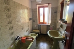 Sampeyre-primo-piano-bagno