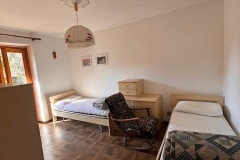 Sampeyre-primo-piano-camera-da-letto-1