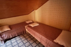 Sampeyre-camera-da-letto-mansarda-1