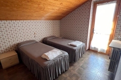 Sampeyre-camera-da-letto-mansarda-3